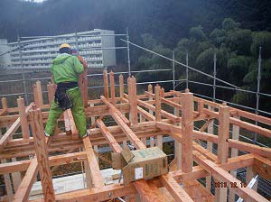 株式会社ライクハウジングの岩手県釜石市内の建築現場大工職人作業風景