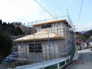 岩手県大船渡市内でライクハウジングが建設中の新築住宅現場紹介の写真（2014/1/28）