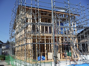 株式会社ライクハウジングの岩手県花巻市で手掛ける新築住宅工事現場の斜面写真